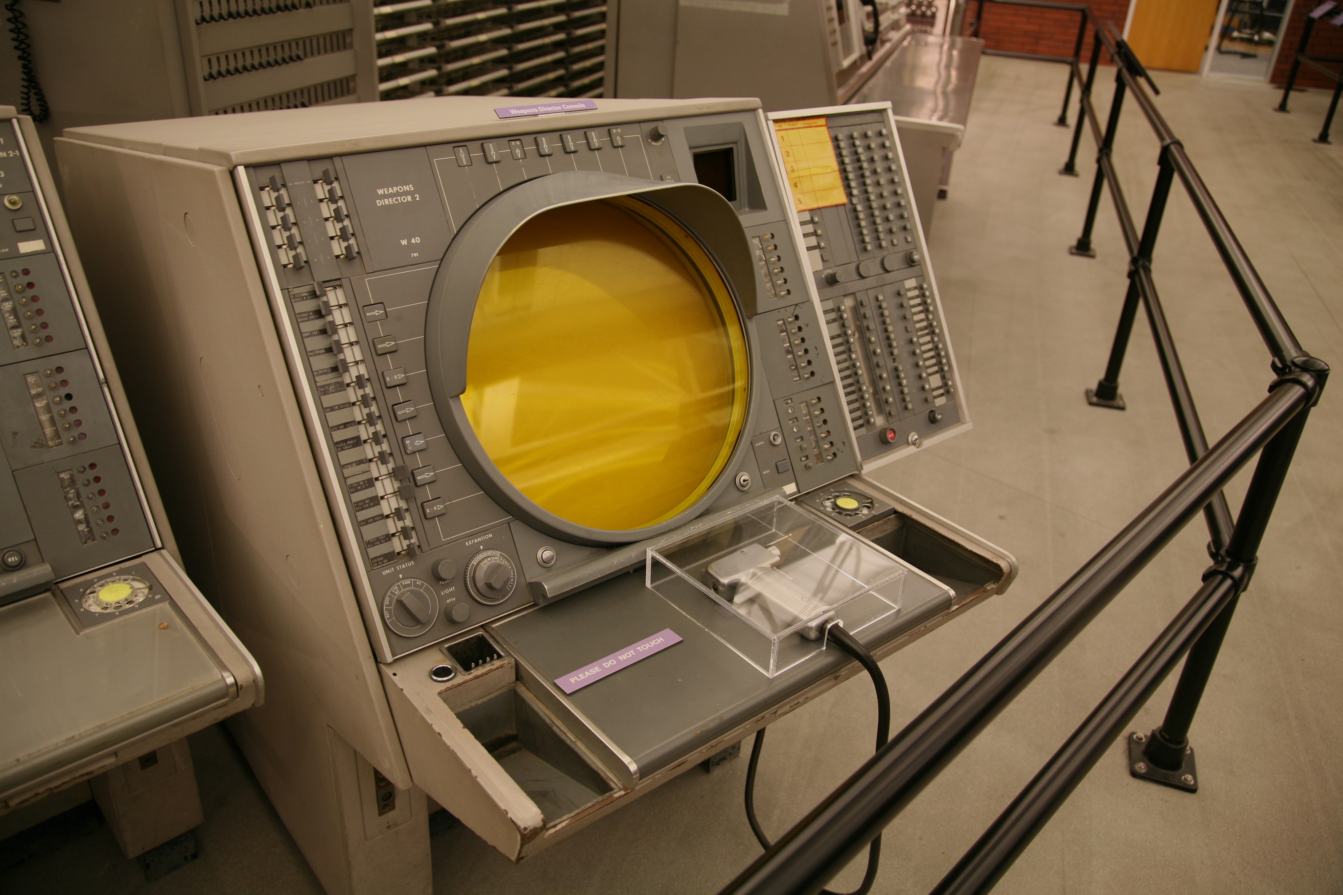 SAGE Weapons Director Console at the Computer History Museum by Wikipedia user Todd Dailey (2009)